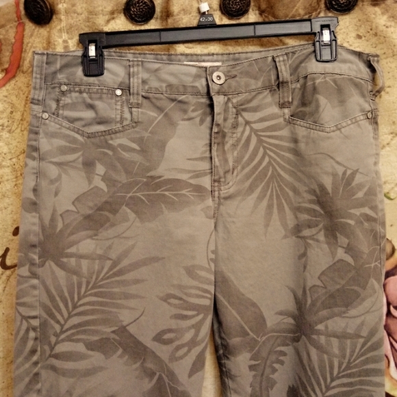 Faded Glory Capris - Picture 2 of 7